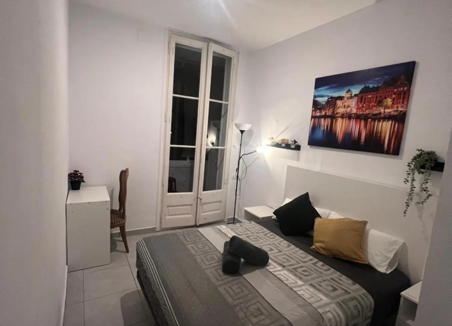 Rooms In Spacious Apartment In City Center Barcelona