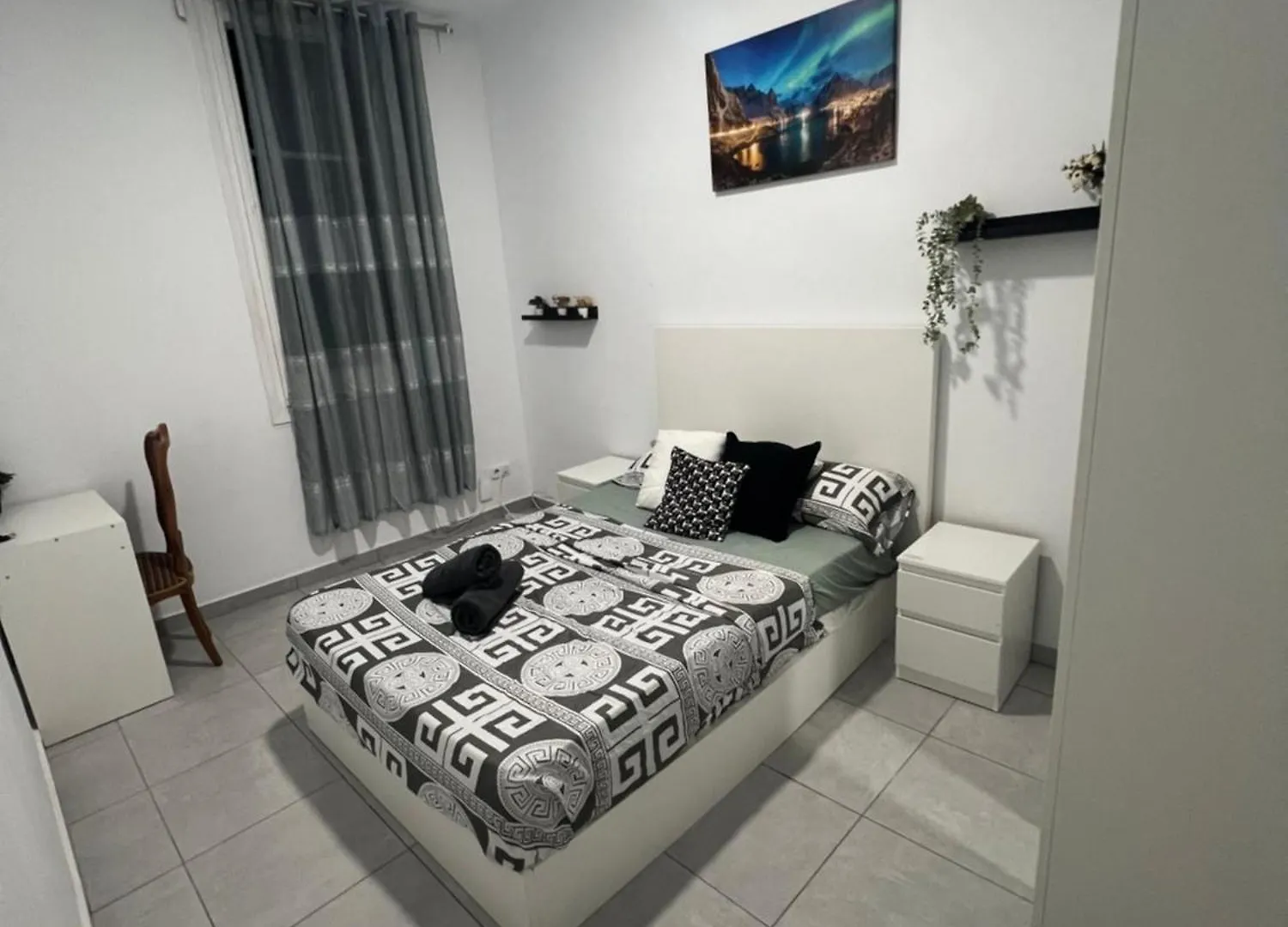 Rooms In Spacious Apartment In City Center Barcelona Spain