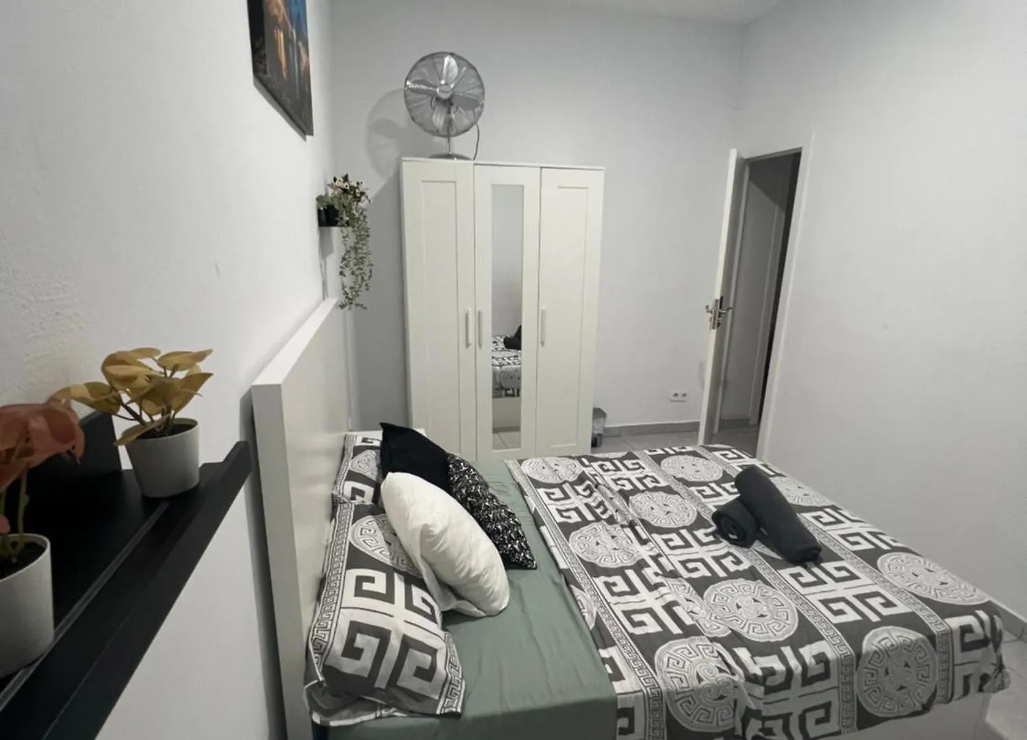 Rooms In Spacious Apartment In City Center Barcelona