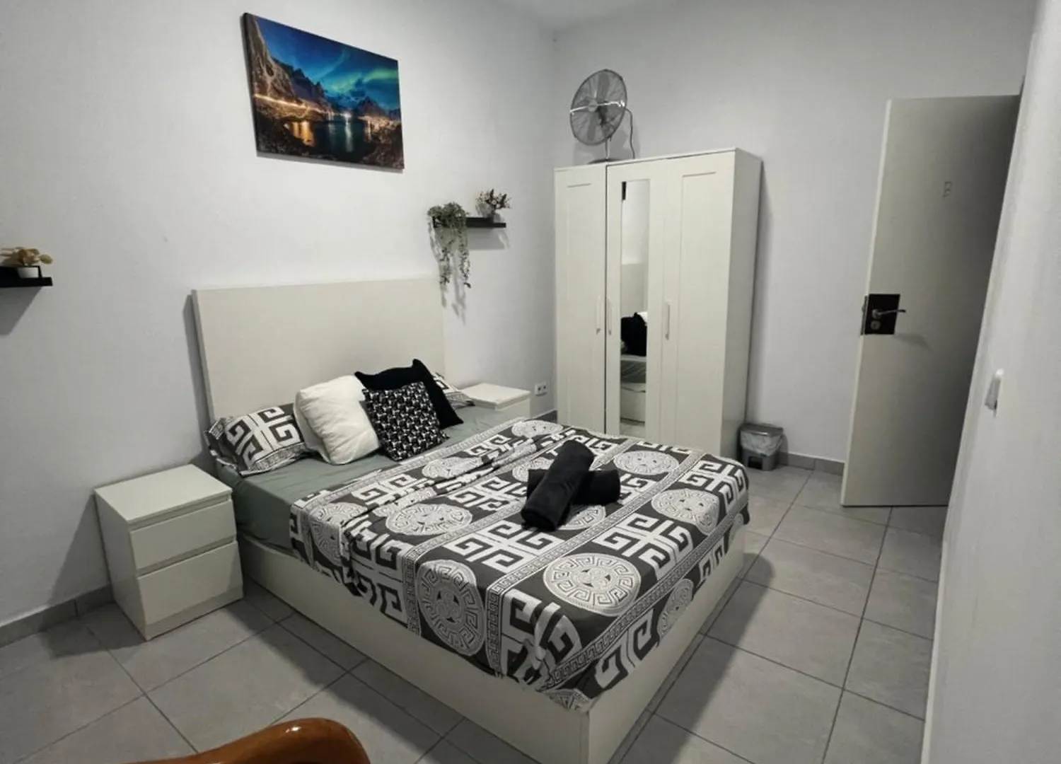 Rooms In Spacious Apartment In City Center Barcelona