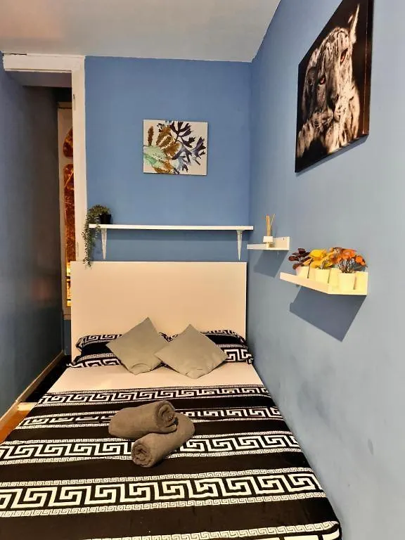 Rooms In Spacious Apartment In City Center Barcelona