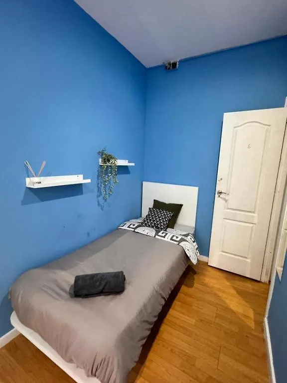 Rooms In Spacious Apartment In City Center Barcelona