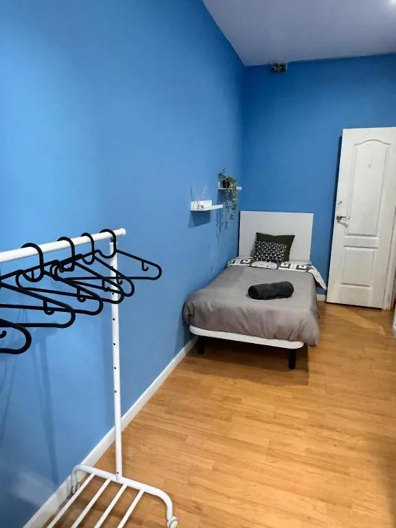 Rooms In Spacious Apartment In City Center Barcelona