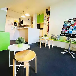 بيت ضيافة And Basic Universitat For Young, برشلونة