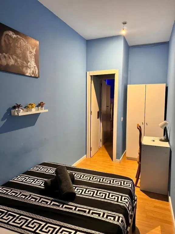 Rooms In Spacious Apartment In City Center Barcelona
